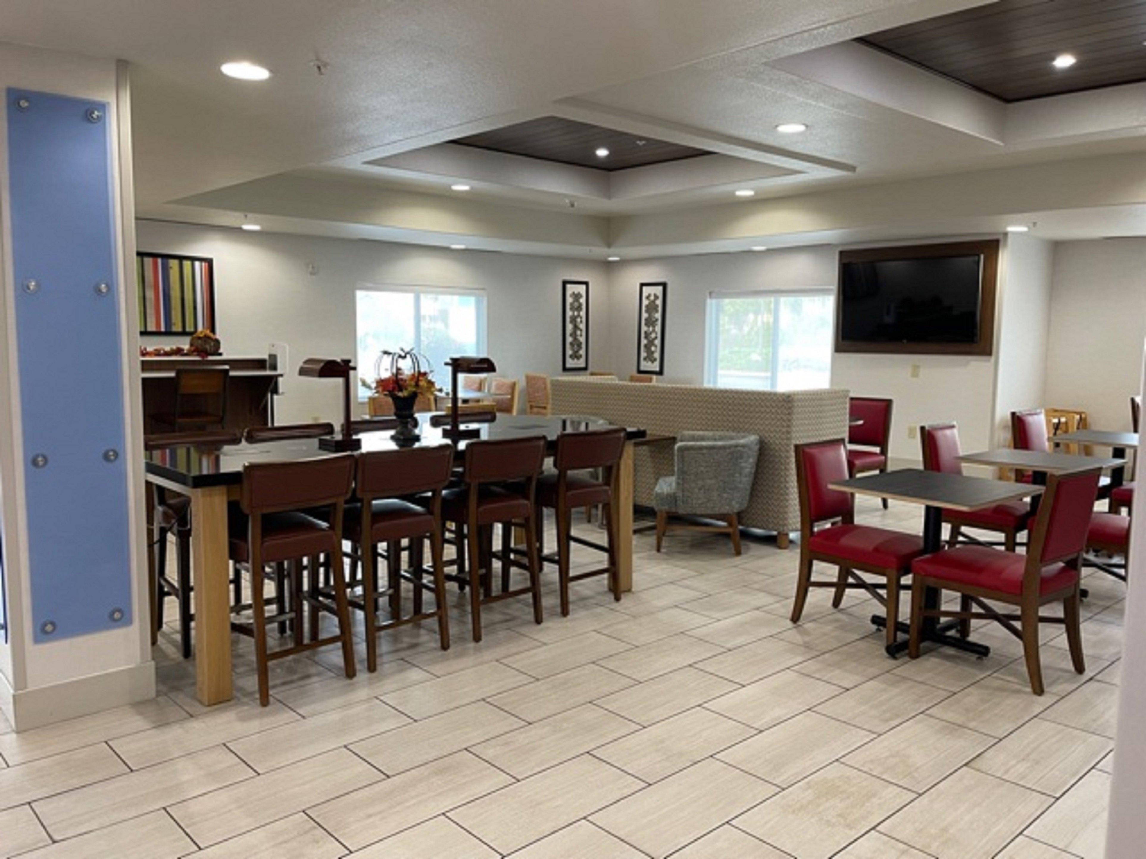 Holiday Inn Express Hotel & Suites Lewisburg By Ihg Exterior foto